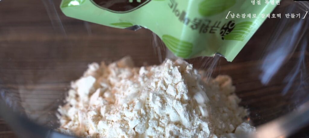 명절 남은 음식의 변신! 잡채호떡 & 매콤 비빔만두 레시피 6 4 26