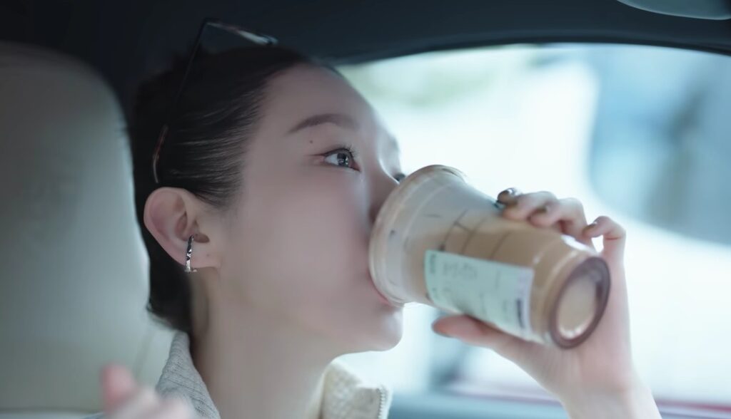 강민경 블글라 스벅 블랙글레이즈드라떼 커스텀, 이렇게 드세요! | 한끼공작소 4 45 | 한끼공작소