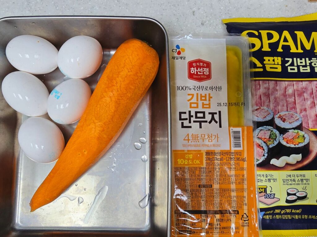 김밥 만들기, 뻔한 스팸김밥에 '이것' 하나 추가하면 인생 레시피 됩니다 | 한끼공작소 4 47 | 한끼공작소