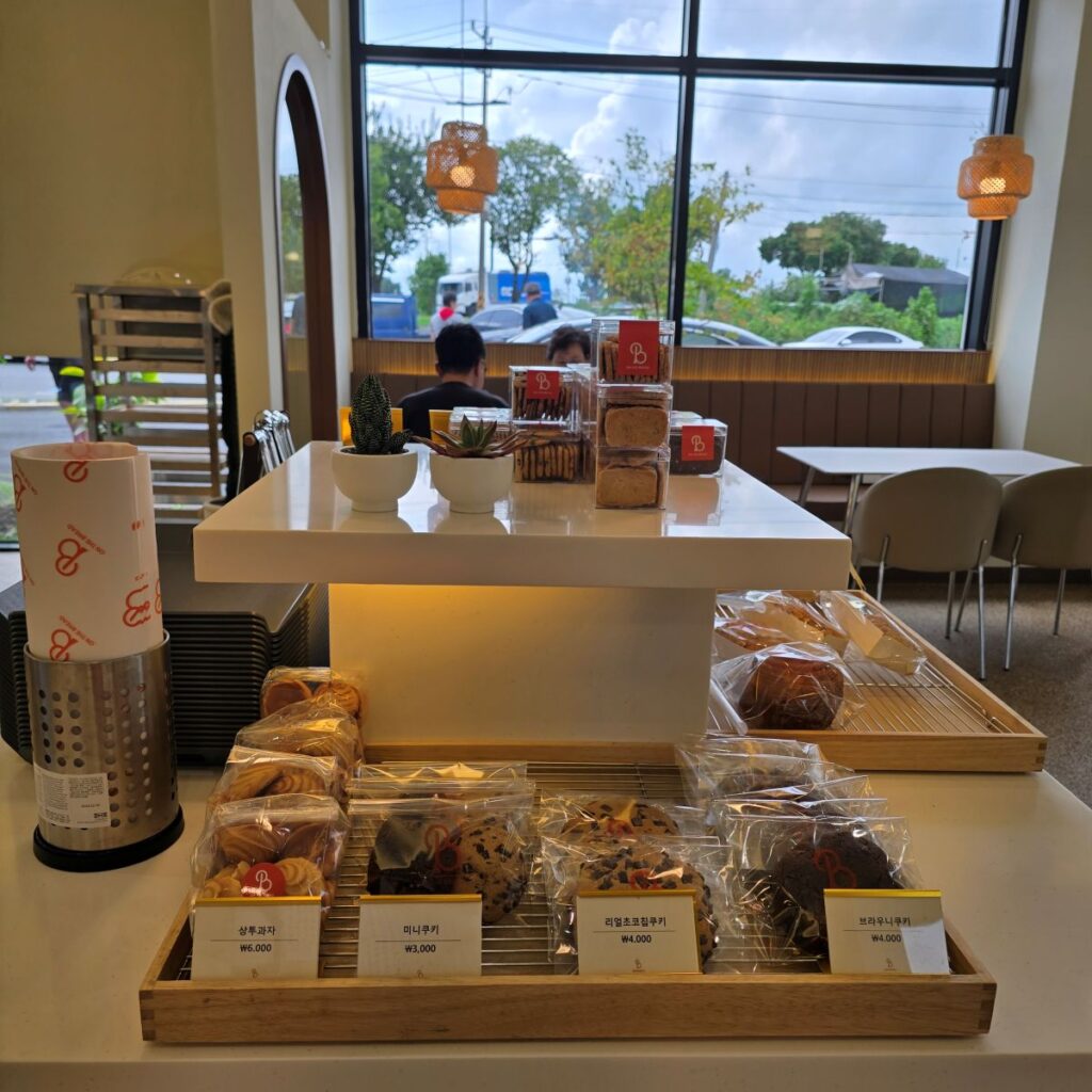 카페 온더브레드 일산 백석점, 대한민국 제과기능장 빵집 솔직 후기 | 한끼공작소 6 35 | 한끼공작소