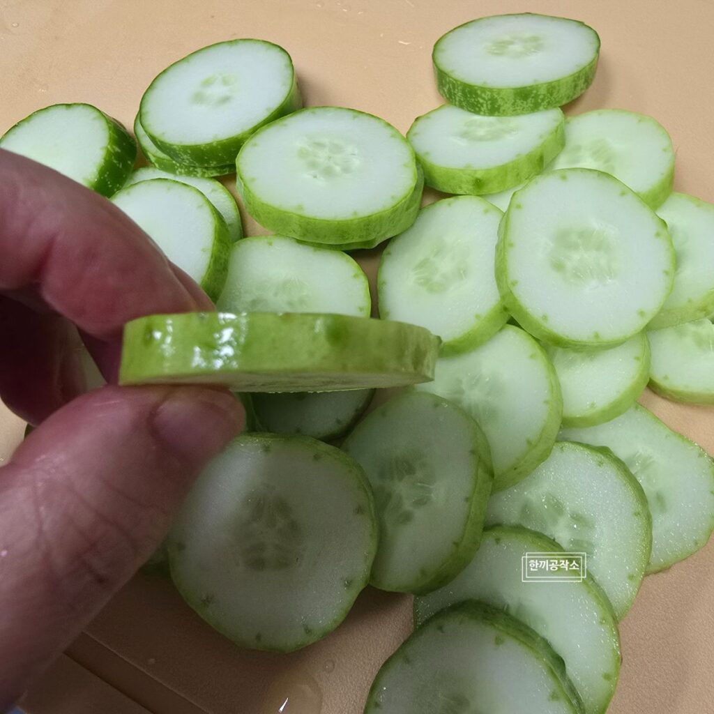 오이무침 황금레시피, 입맛 없을 때 최고 오이무침 레시피 | 한끼공작소 8 46 | 한끼공작소