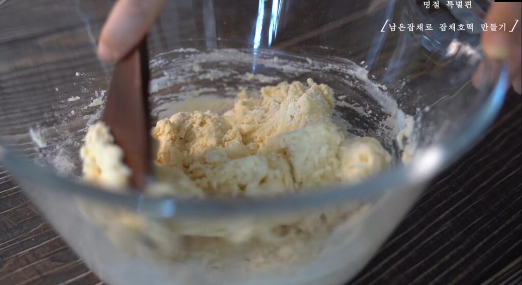 명절 남은 음식의 변신! 잡채호떡 & 매콤 비빔만두 레시피 11 9 26