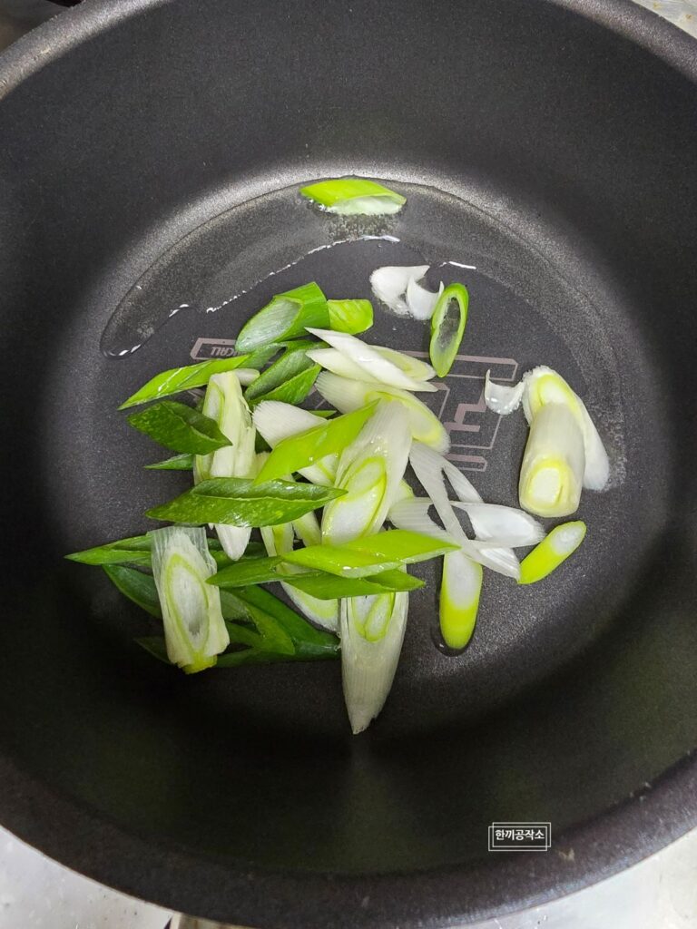 류수영 오징어볶음 레시피, 초간단 요리 오징어덮밥 만들기 | 한끼공작소 9 44 | 한끼공작소