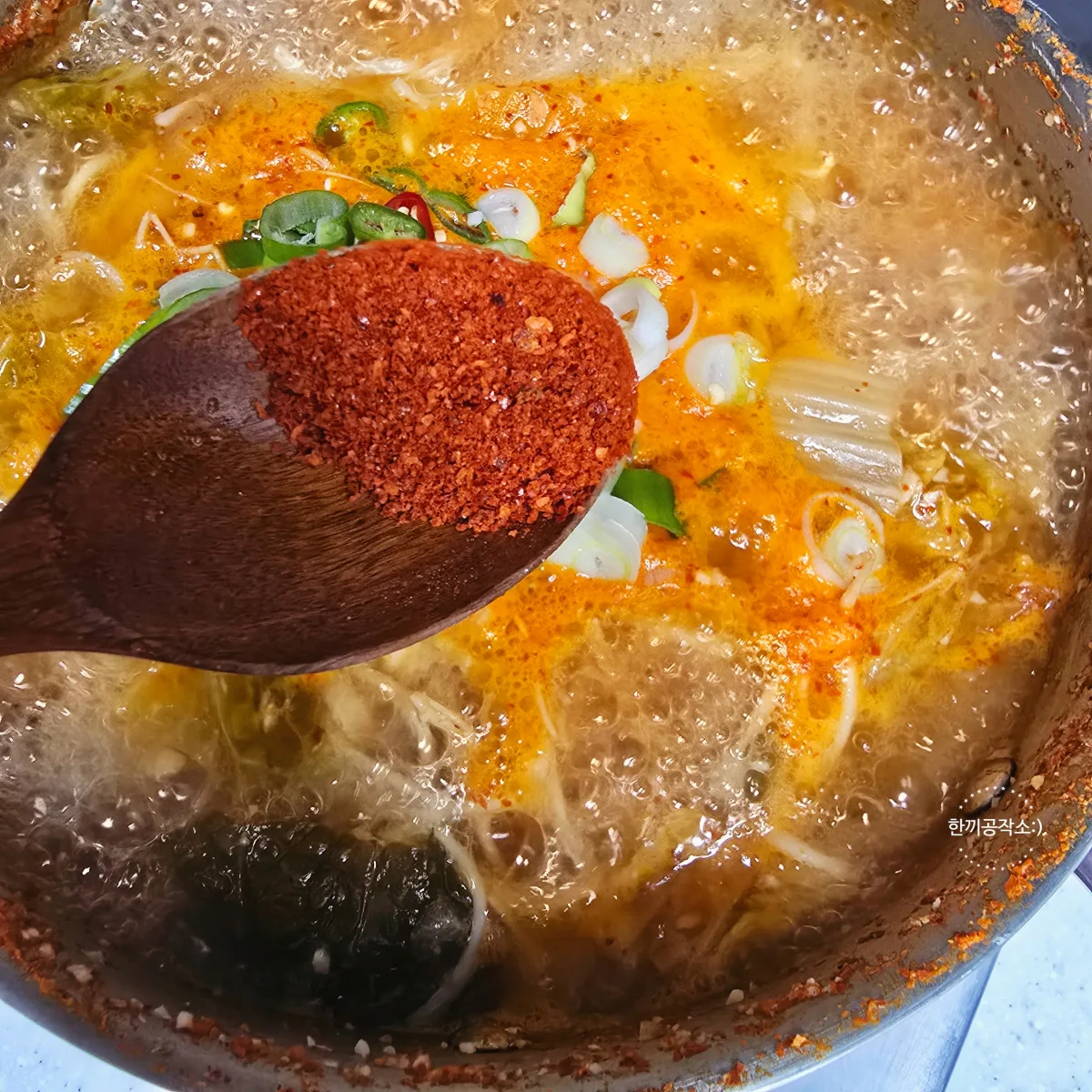 김치콩나물국 레시피 시원칼칼한 해장국 콩나물김치국 끓이는법 (세상 간단!)