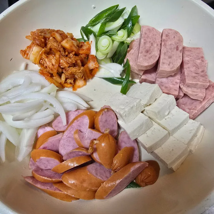 부대찌개 레시피 의정부 맛집 양념장 비법 담은 부대찌개 황금레시피