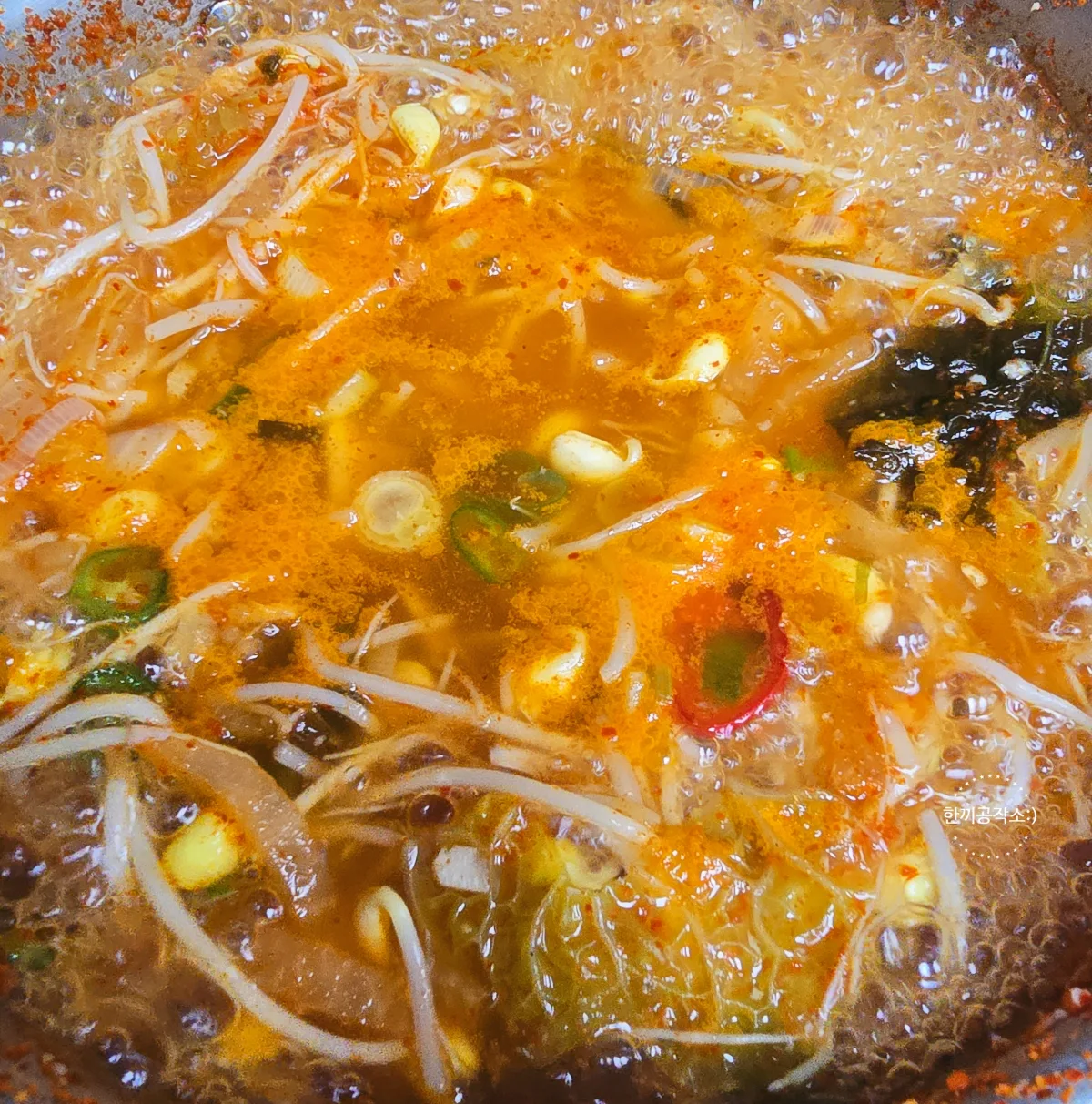 김치콩나물국 레시피 시원칼칼한 해장국 콩나물김치국 끓이는법 (세상 간단!)
