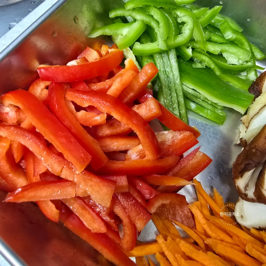 잡채 황금레시피, 절대 불지 않는 식당이모님비법(당면 삶기 시간) | 한끼공작소 10 8 | 한끼공작소