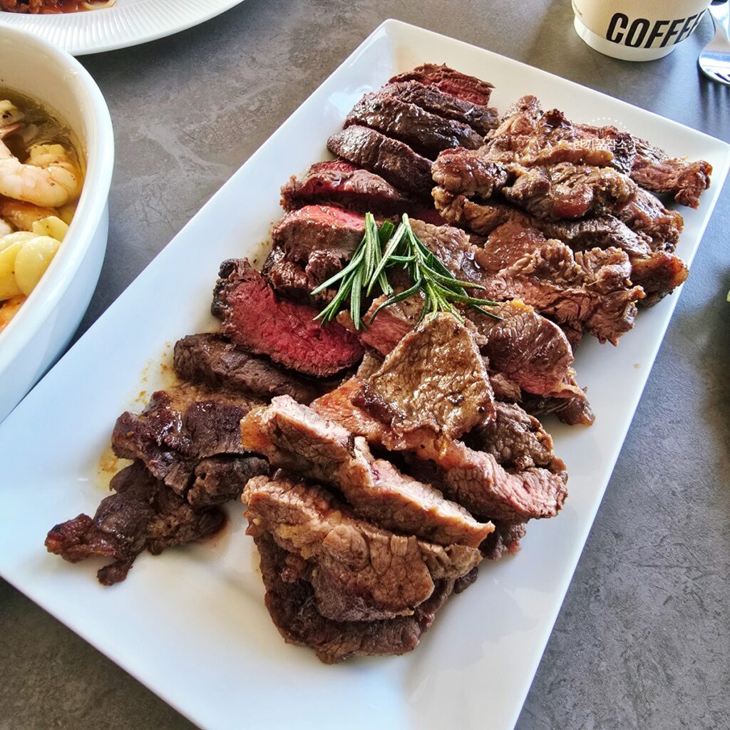 연말 크리스마스 홈파티 4코스 메뉴 동선: 스파게티·리스샐러드·스테이크·감바스 | 한끼공작소 11 8 | 한끼공작소