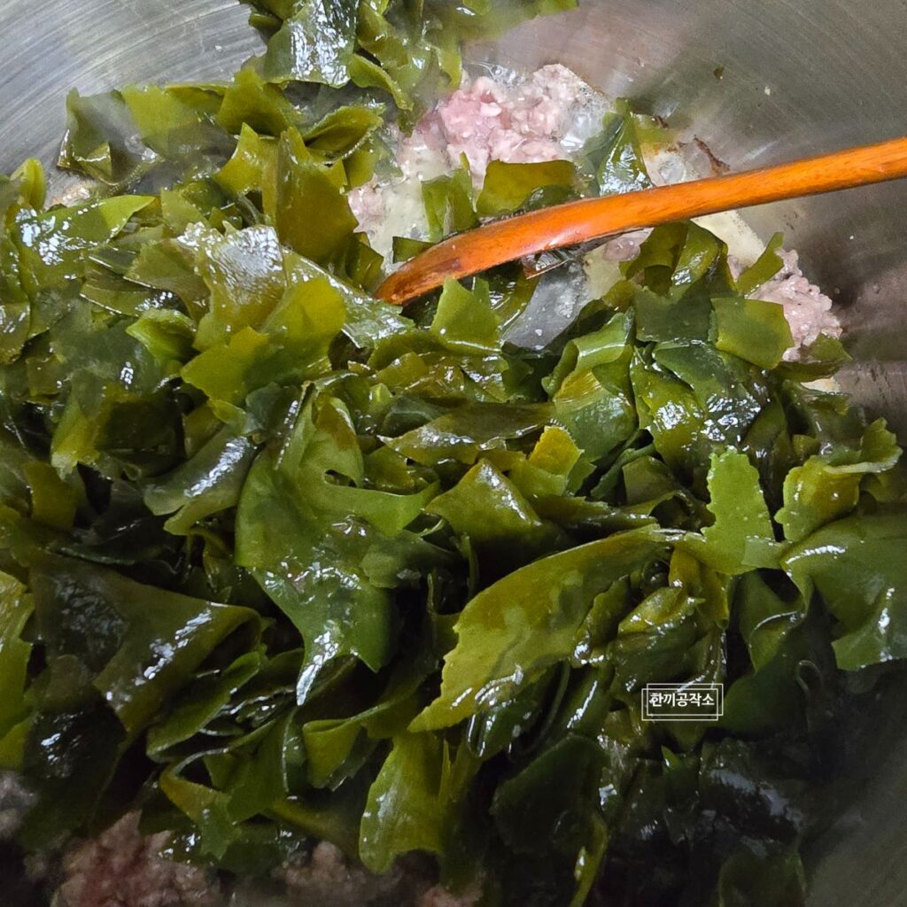 소고기 미역국 레시피 미역국 끓이는법 진한 국물 황금레시피 | 한끼공작소 12 | 한끼공작소