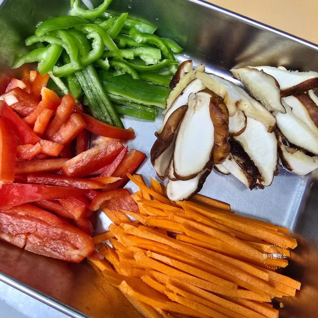 잡채 황금레시피, 절대 불지 않는 식당이모님비법(당면 삶기 시간) | 한끼공작소 12 8 | 한끼공작소