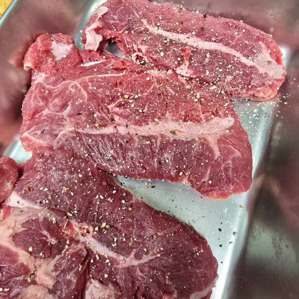 연말 크리스마스 홈파티 4코스 메뉴 동선: 스파게티·리스샐러드·스테이크·감바스 | 한끼공작소 12 9 | 한끼공작소