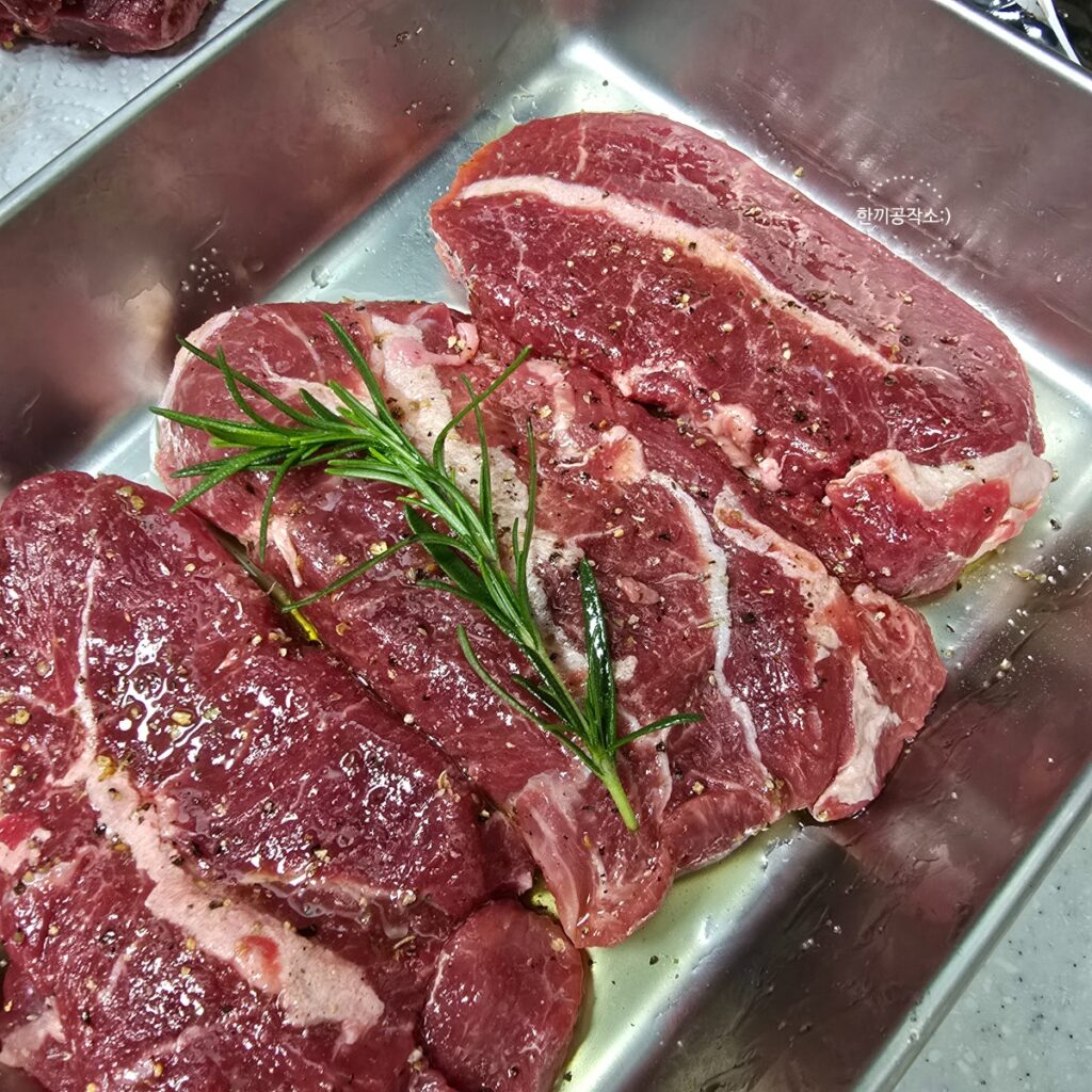 연말 크리스마스 홈파티 4코스 메뉴 동선: 스파게티·리스샐러드·스테이크·감바스 | 한끼공작소 13 8 | 한끼공작소