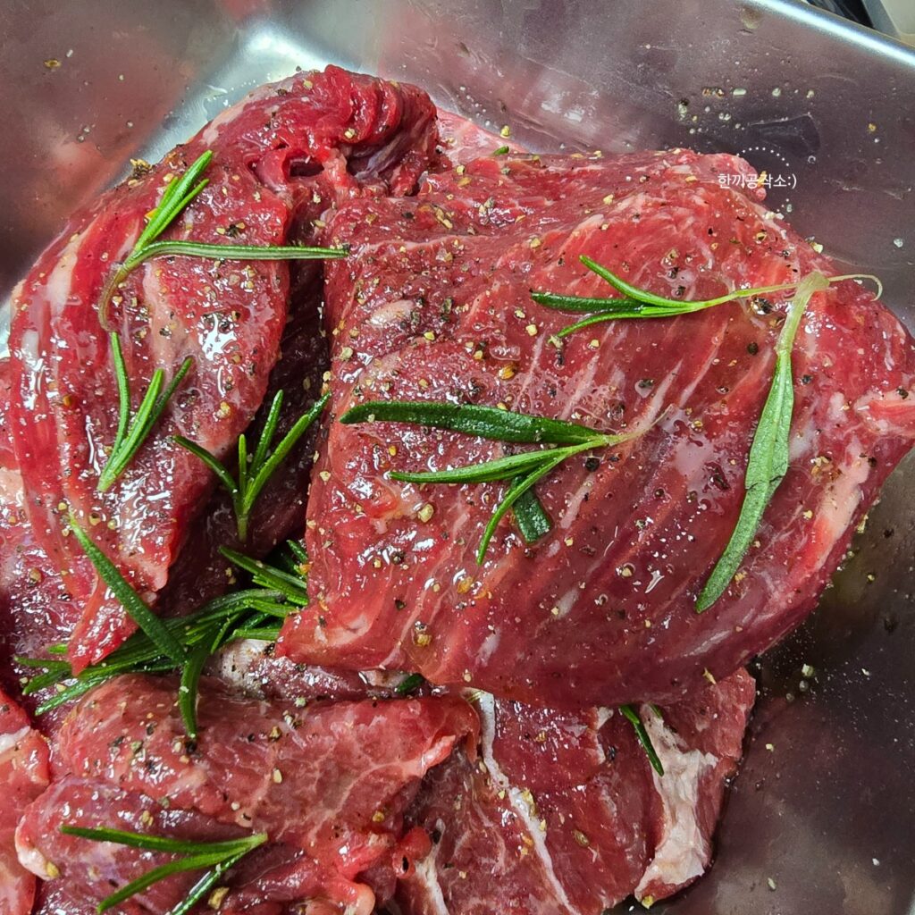 연말 크리스마스 홈파티 4코스 메뉴 동선: 스파게티·리스샐러드·스테이크·감바스 | 한끼공작소 14 7 | 한끼공작소