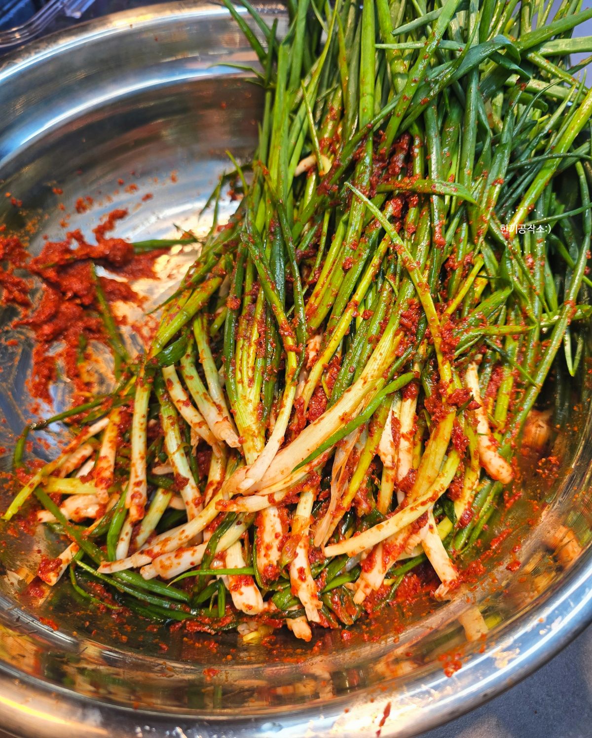 파김치 담그는법, 풀 쑤기 없이 10분! 쪽파김치 맛있게 담그는법 (feat. 꽃게액젓) | 한끼공작소 14 8 | 한끼공작소