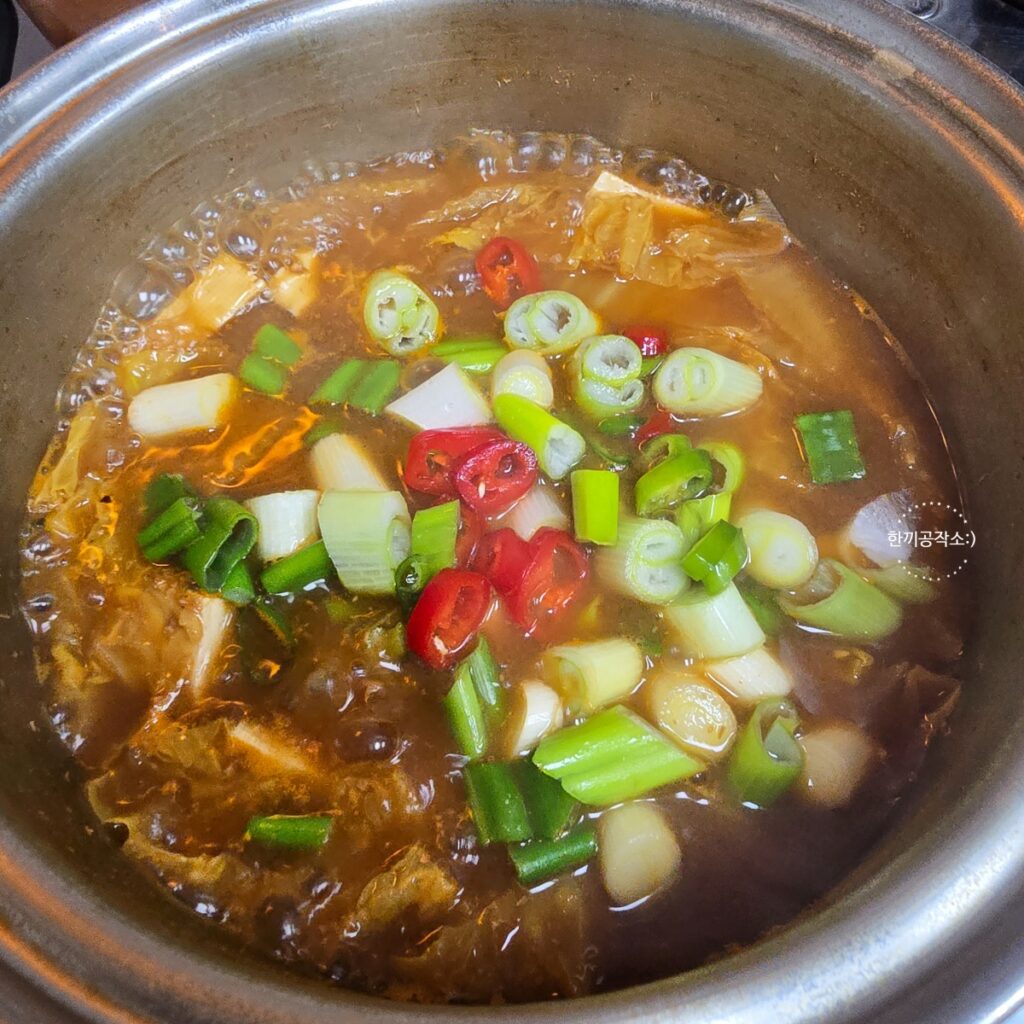 알배기 배추된장국 레시피, 육수없이 끓이는법 (10분 컷) | 한끼공작소 15 5 | 한끼공작소