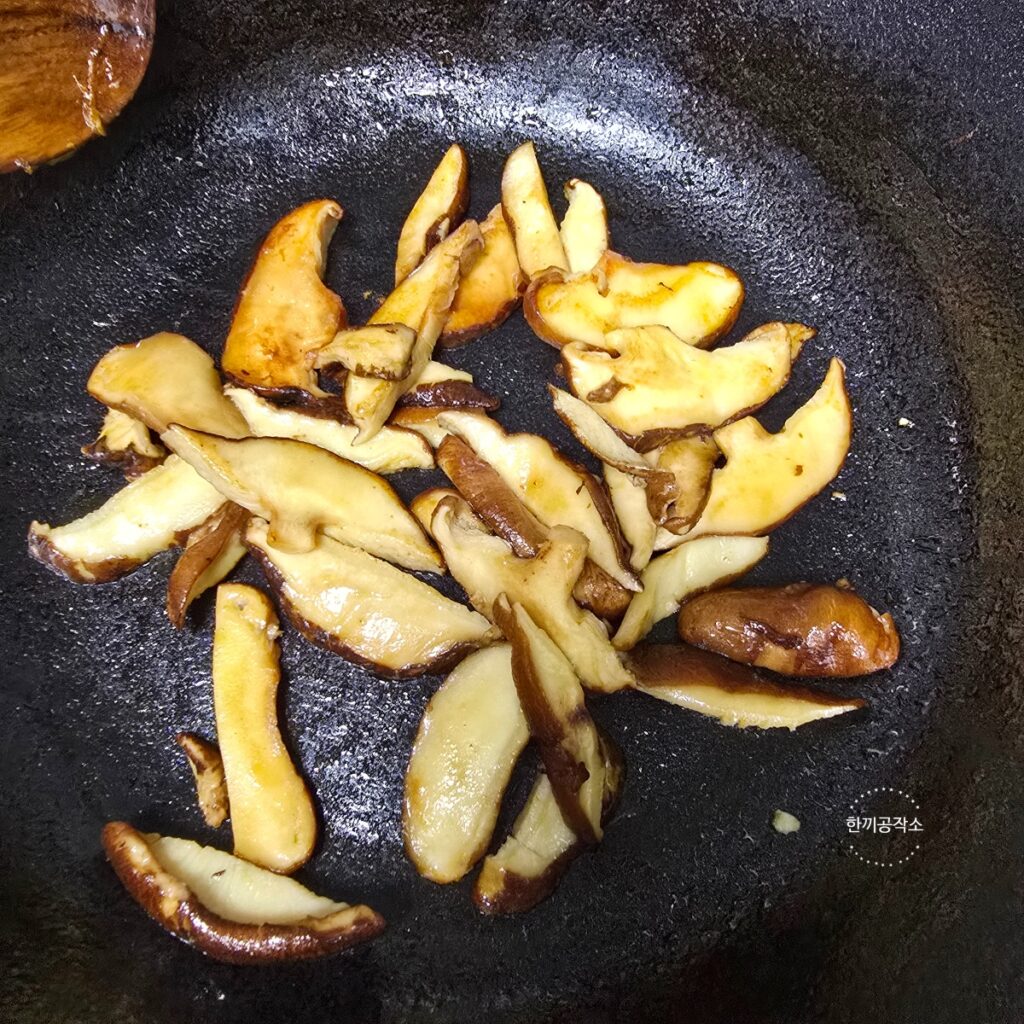 잡채 황금레시피, 절대 불지 않는 식당이모님비법(당면 삶기 시간) | 한끼공작소 15 6 | 한끼공작소