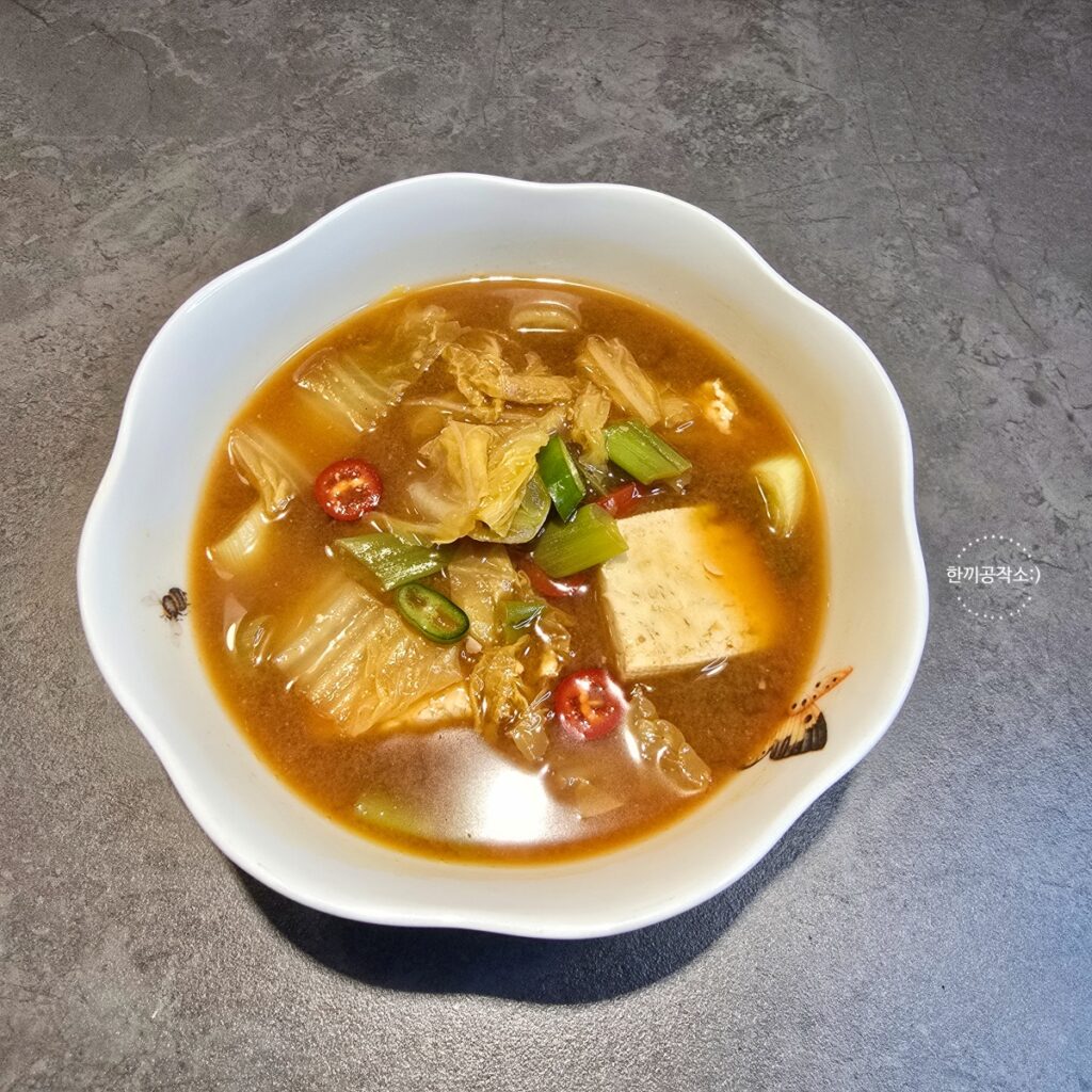 알배기 배추된장국 레시피, 육수없이 끓이는법 (10분 컷) | 한끼공작소 17 5 | 한끼공작소