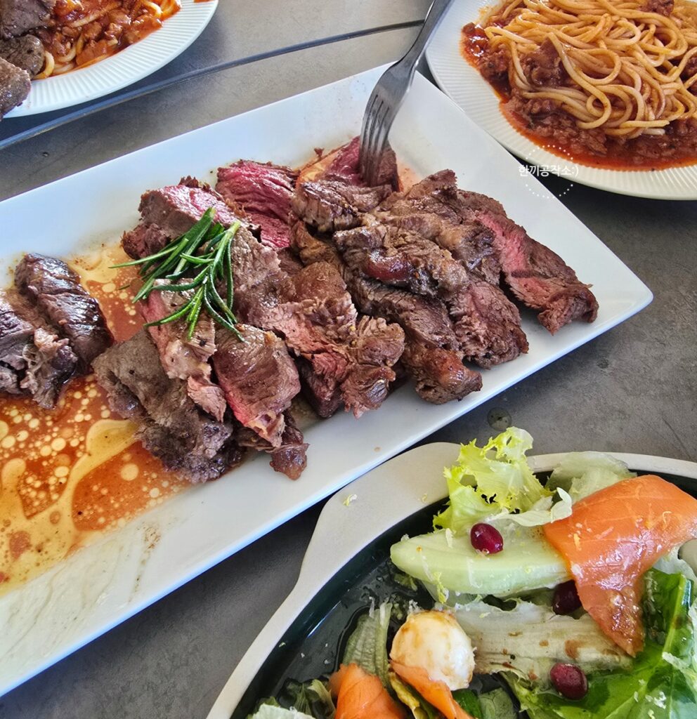 연말 크리스마스 홈파티 4코스 메뉴 동선: 스파게티·리스샐러드·스테이크·감바스 | 한끼공작소 17 7 | 한끼공작소