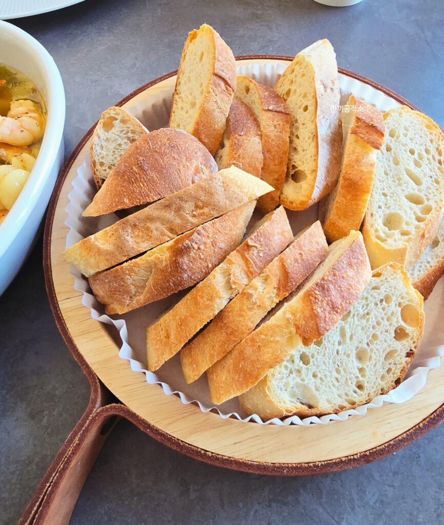 연말 크리스마스 홈파티 4코스 메뉴 동선: 스파게티·리스샐러드·스테이크·감바스 | 한끼공작소 23 3 | 한끼공작소