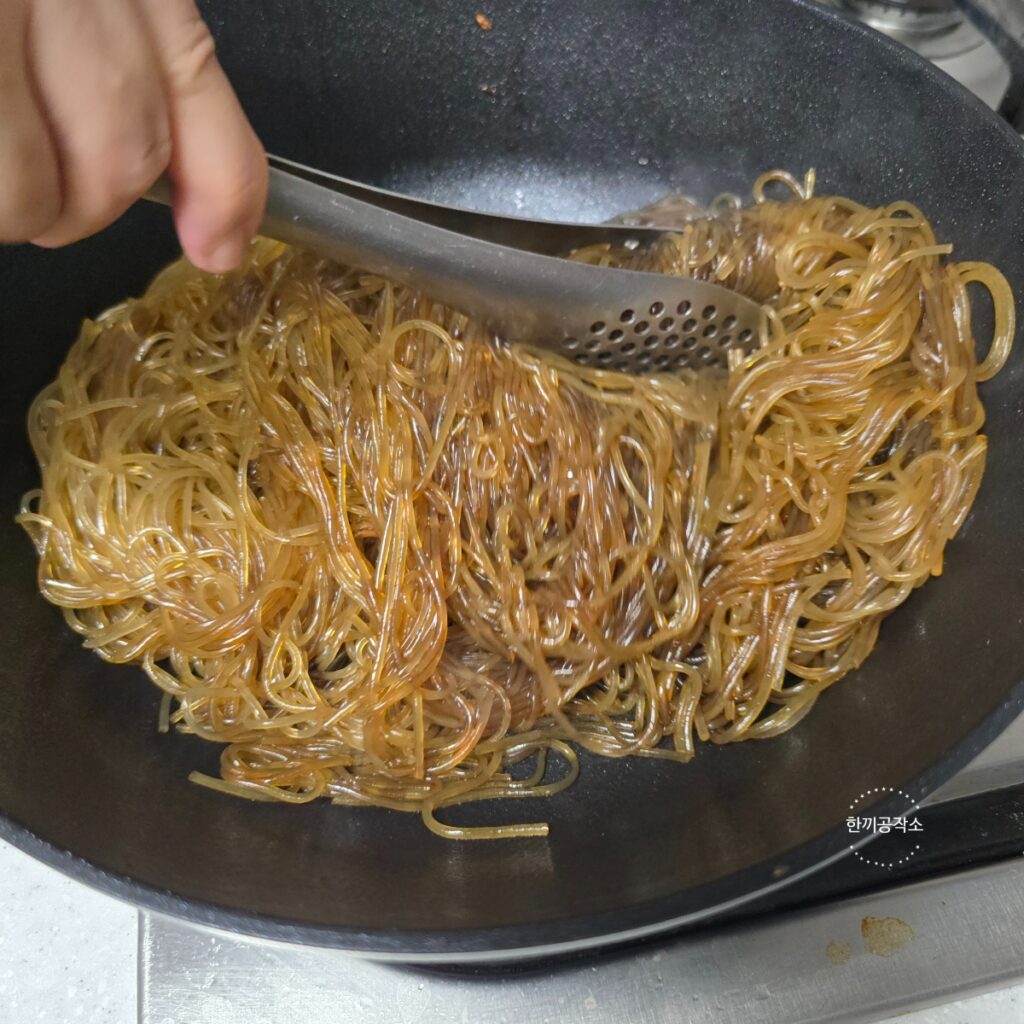 잡채 황금레시피, 절대 불지 않는 식당이모님비법(당면 삶기 시간) | 한끼공작소 24 | 한끼공작소