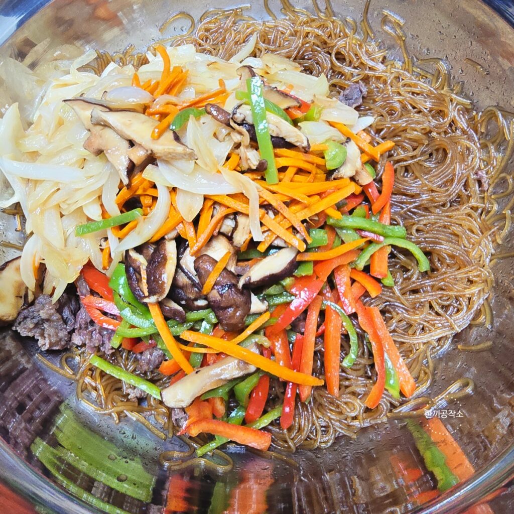 잡채 황금레시피, 절대 불지 않는 식당이모님비법(당면 삶기 시간) | 한끼공작소 26 | 한끼공작소