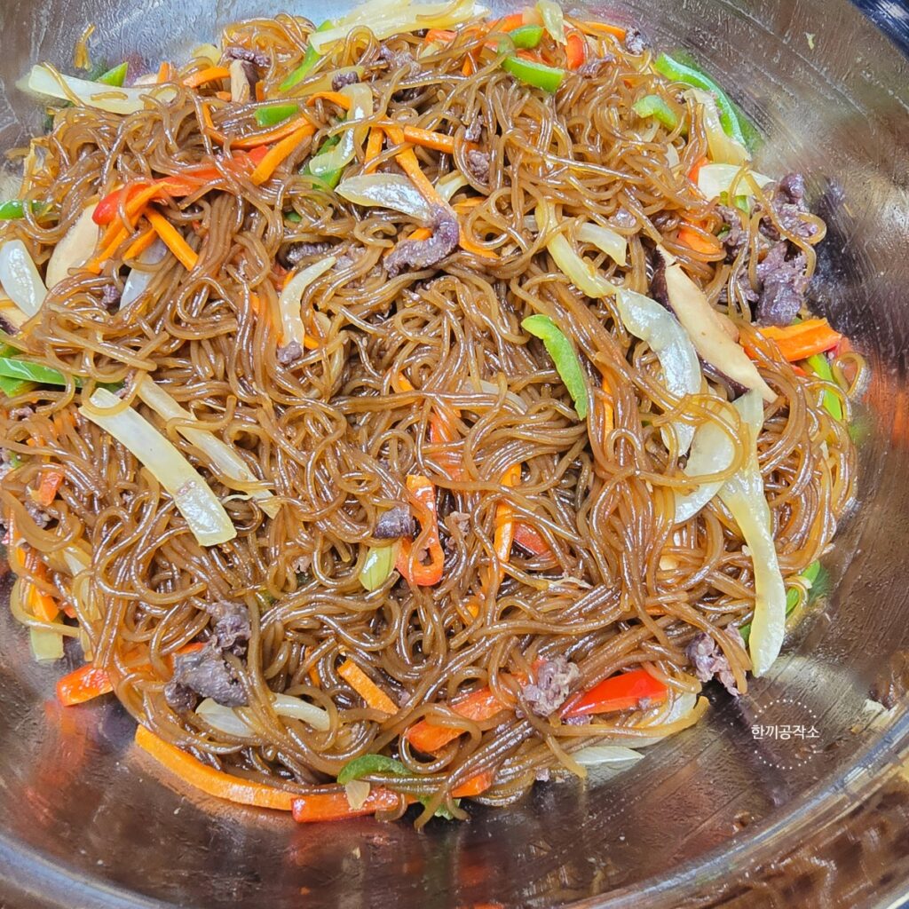 잡채 황금레시피, 절대 불지 않는 식당이모님비법(당면 삶기 시간) | 한끼공작소 28 | 한끼공작소
