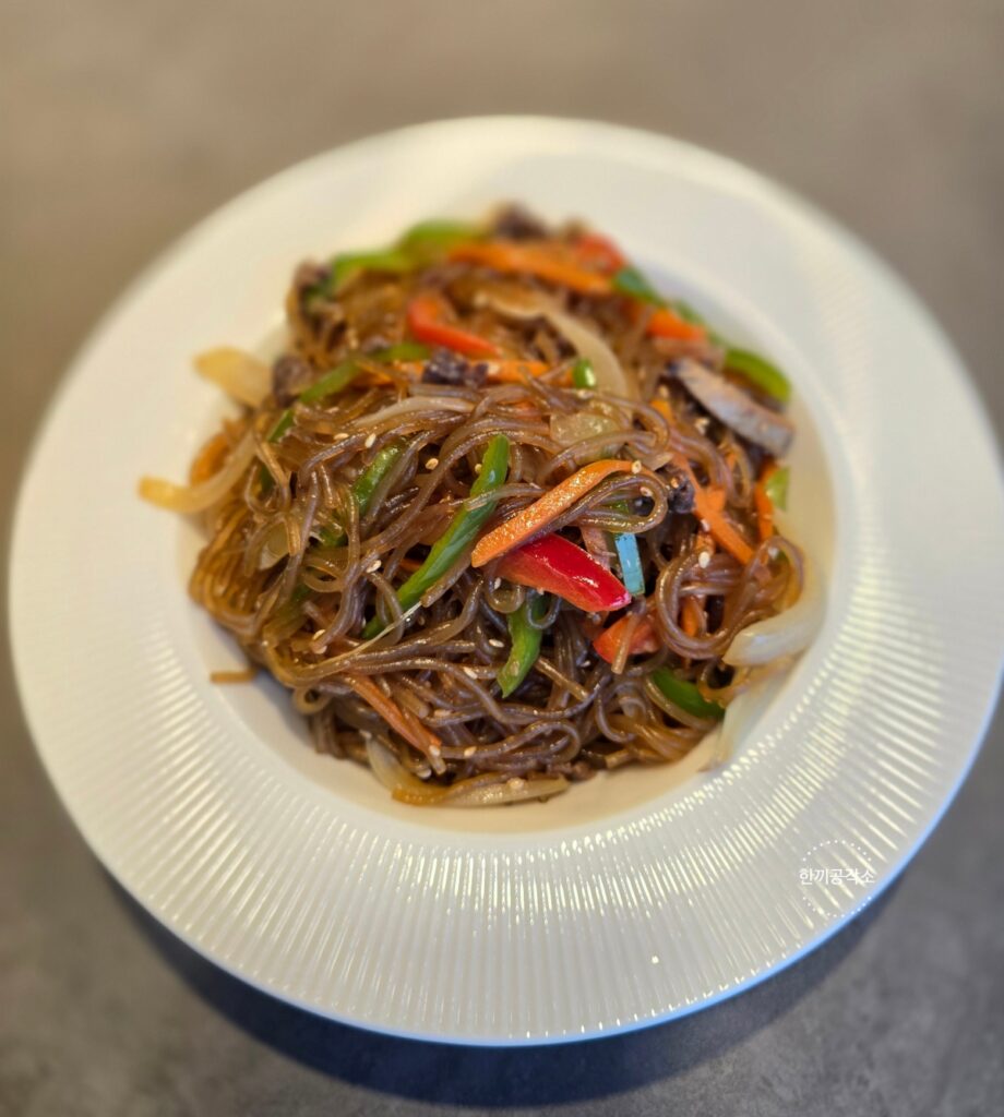 잡채 황금레시피, 절대 불지 않는 식당이모님비법(당면 삶기 시간) | 한끼공작소 3 10 | 한끼공작소