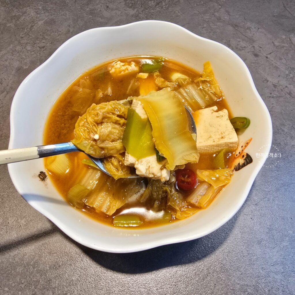 알배기 배추된장국 레시피, 육수없이 끓이는법 (10분 컷) | 한끼공작소 3 7 | 한끼공작소