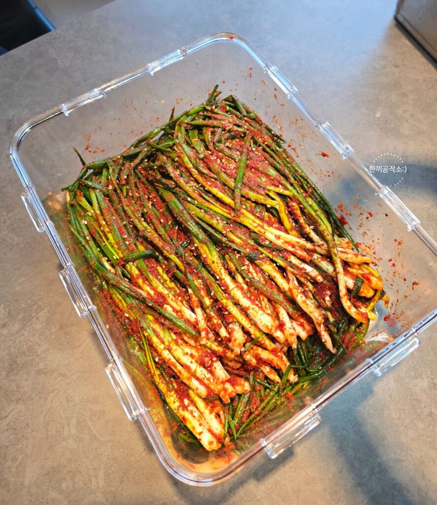 파김치 담그는법, 풀 쑤기 없이 10분! 쪽파김치 맛있게 담그는법 (feat. 꽃게액젓) | 한끼공작소 4 12 | 한끼공작소