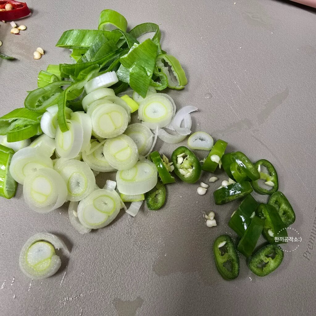 김치콩나물국 레시피 시원칼칼한 해장국 콩나물김치국 끓이는법 (세상 간단!) | 한끼공작소 5 5 | 한끼공작소