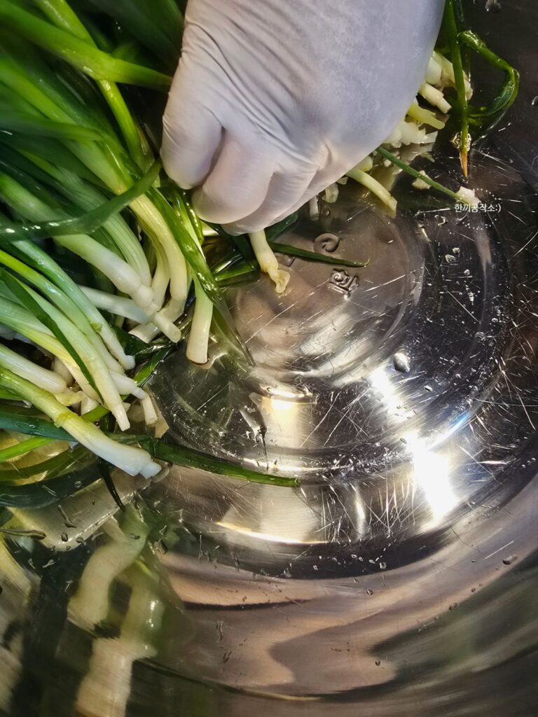 파김치 담그는법, 풀 쑤기 없이 10분! 쪽파김치 맛있게 담그는법 (feat. 꽃게액젓) | 한끼공작소 6 10 | 한끼공작소