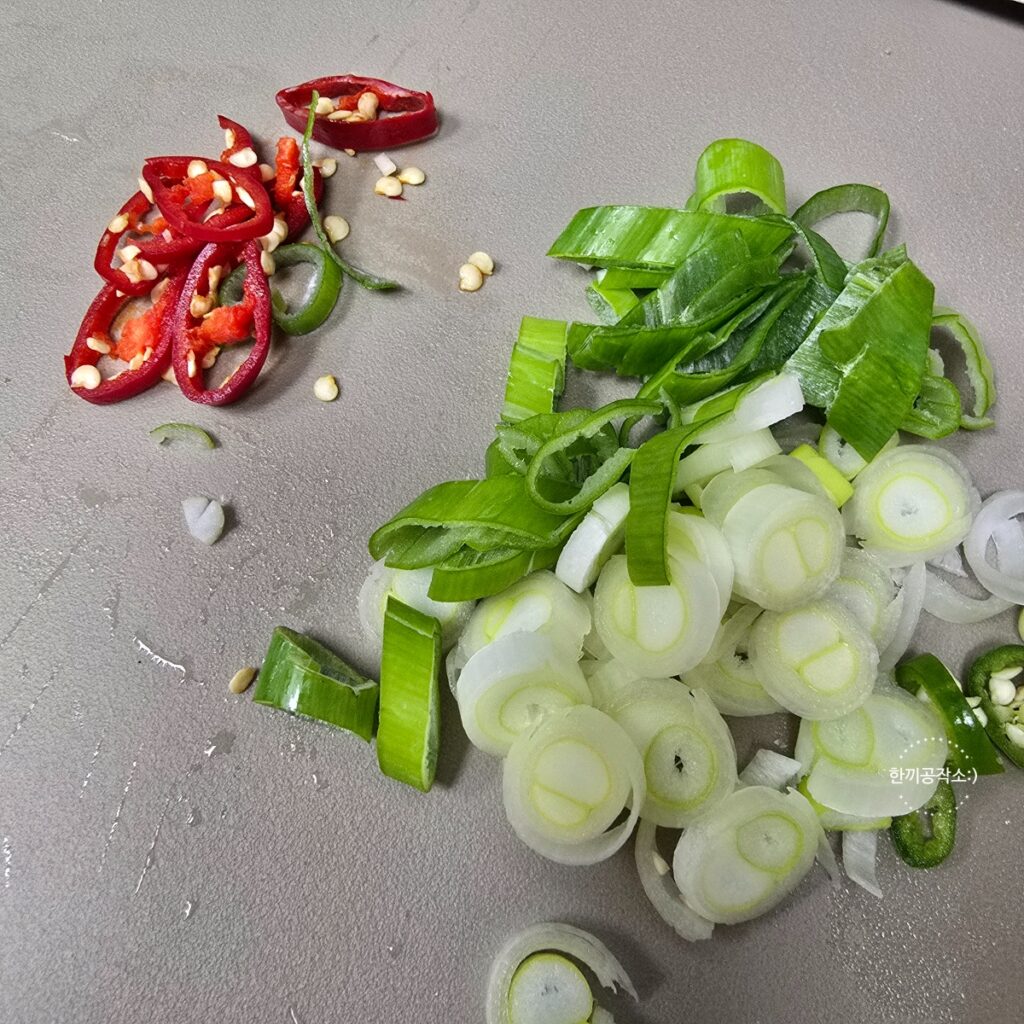 김치콩나물국 레시피 시원칼칼한 해장국 콩나물김치국 끓이는법 (세상 간단!) | 한끼공작소 6 5 | 한끼공작소