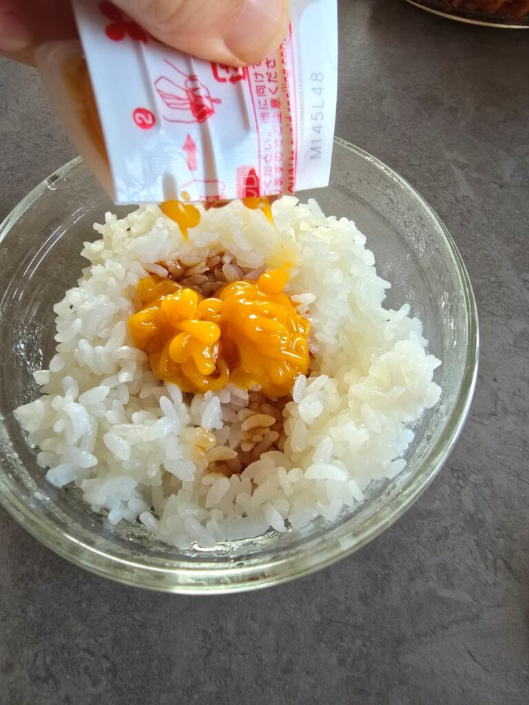 간장계란밥 레시피, 일본 소스로 1분 완성! 버터 꿀조합 (초간단 아침메뉴) | 한끼공작소 7 10 | 한끼공작소