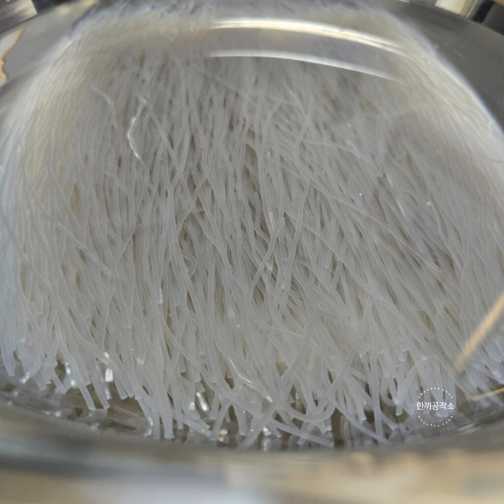 잡채 황금레시피, 절대 불지 않는 식당이모님비법(당면 삶기 시간) | 한끼공작소 7 8 | 한끼공작소