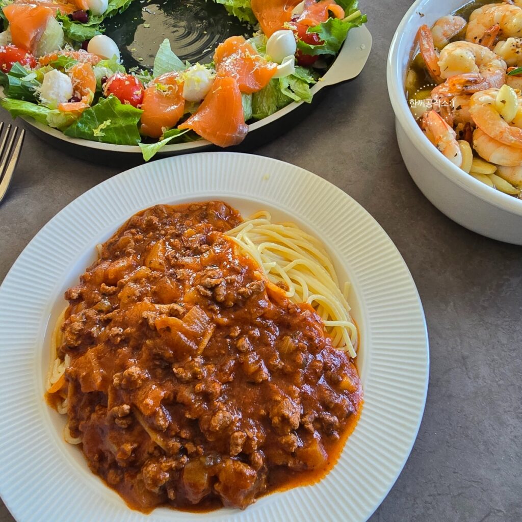 연말 크리스마스 홈파티 4코스 메뉴 동선: 스파게티·리스샐러드·스테이크·감바스 | 한끼공작소 7 9 | 한끼공작소