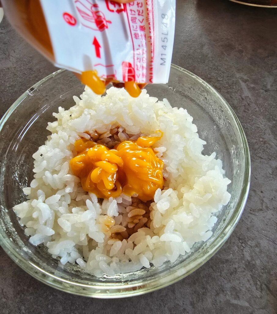 간장계란밥 레시피, 일본 소스로 1분 완성! 버터 꿀조합 (초간단 아침메뉴) | 한끼공작소 8 10 | 한끼공작소