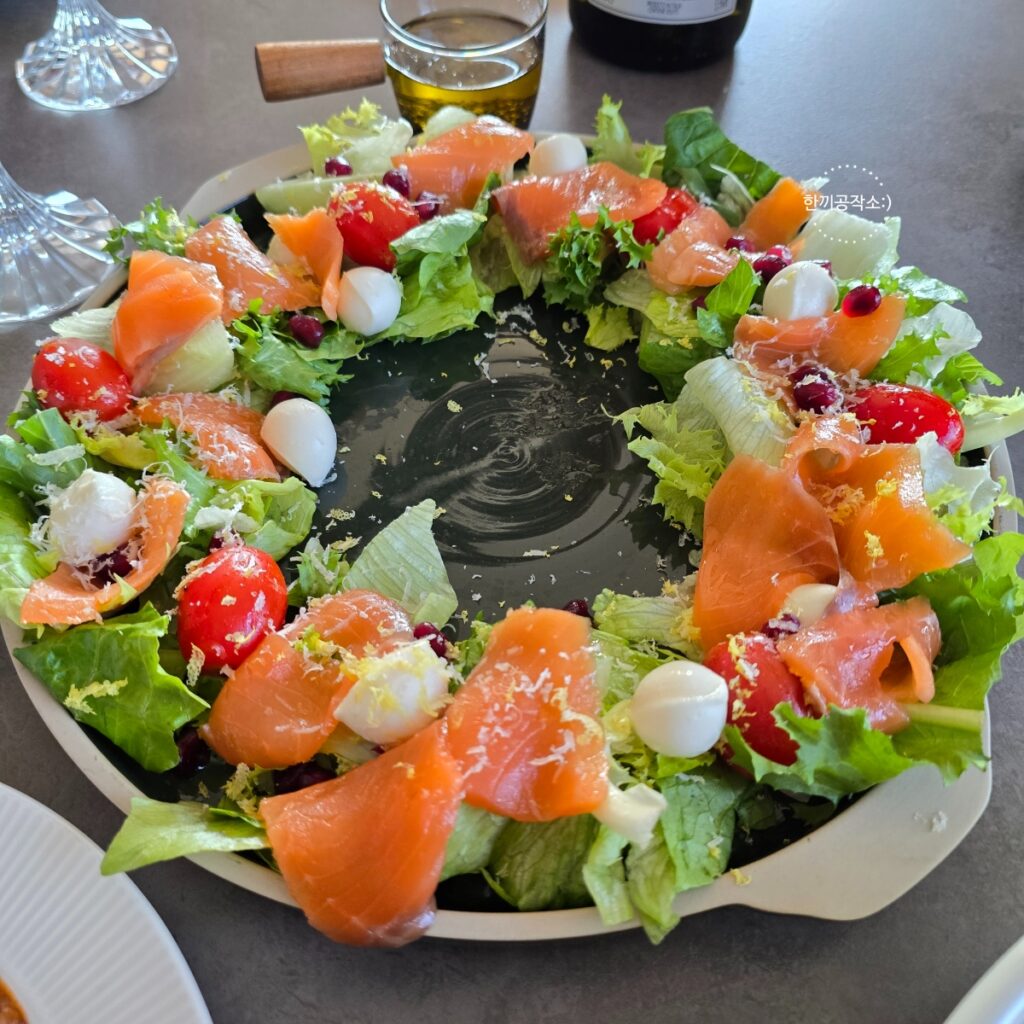 연말 크리스마스 홈파티 4코스 메뉴 동선: 스파게티·리스샐러드·스테이크·감바스 | 한끼공작소 8 9 | 한끼공작소