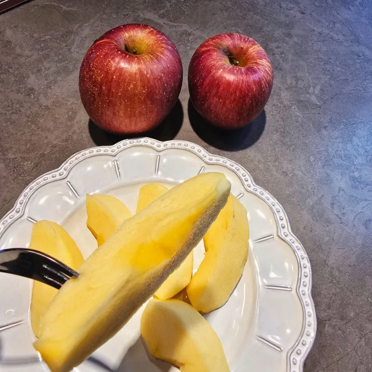 영주 사과 추천! 꿀 뚝뚝 크라운사과 못난이 부사 5kg, 진짜 맛있는사과 인정 🍎