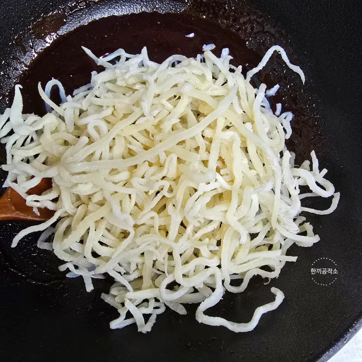 진미채볶음 350만 조회수 레시피,소주3스푼 넣었더니 일어난일