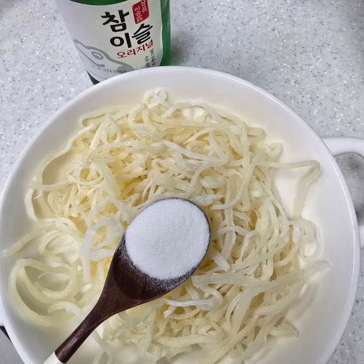 진미채볶음 레시피, 소주 2큰술의 비법 (부드러운 오징어채 볶음)