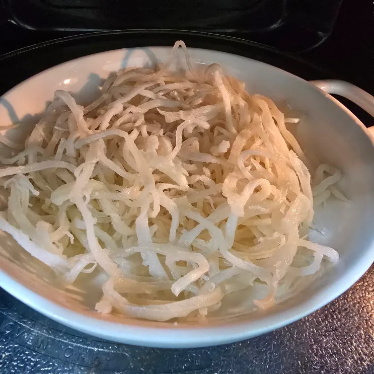 진미채볶음 레시피, 소주 2큰술의 비법 (부드러운 오징어채 볶음)
